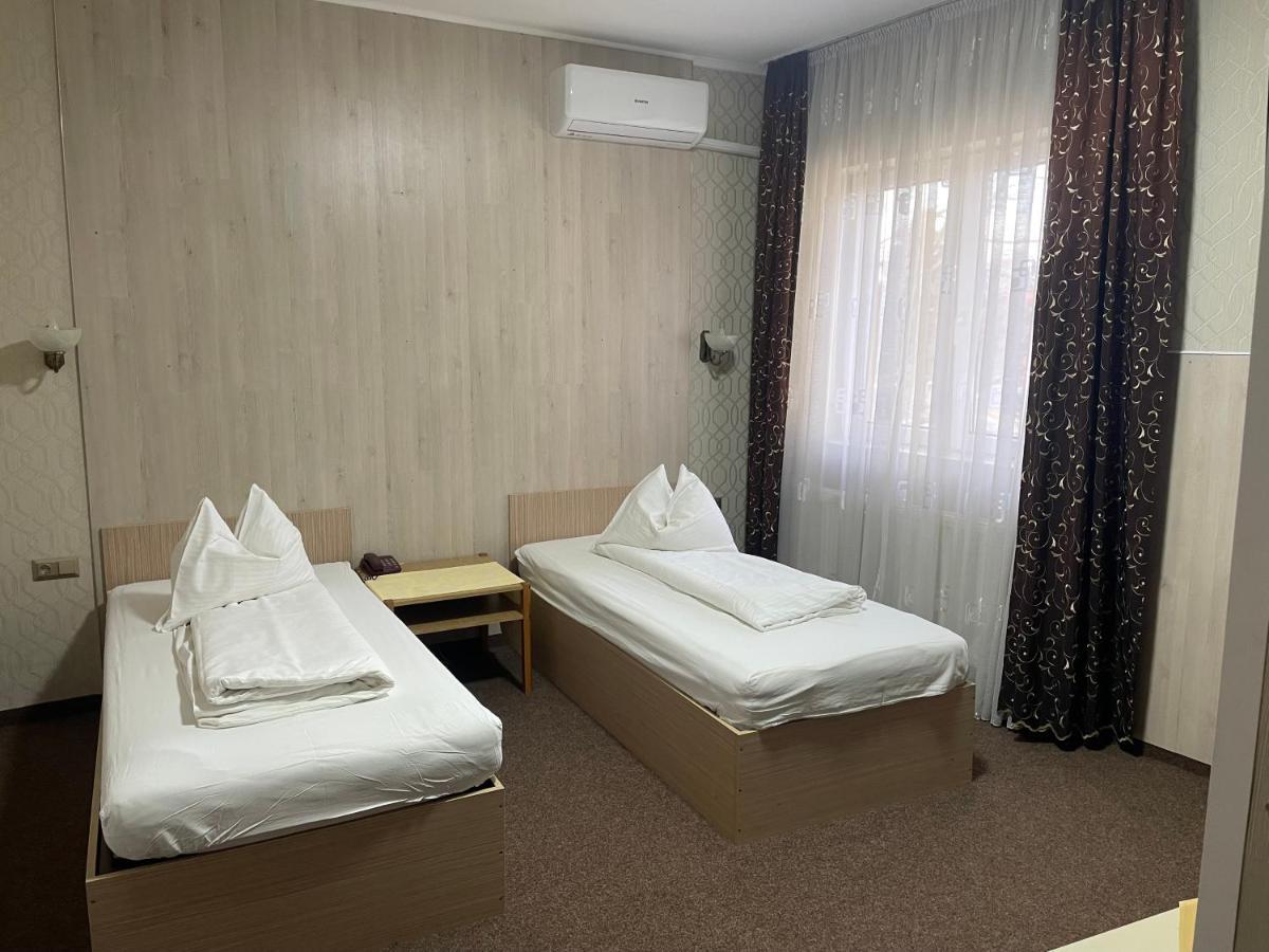 Pension Regal Satu Mare Exterior foto